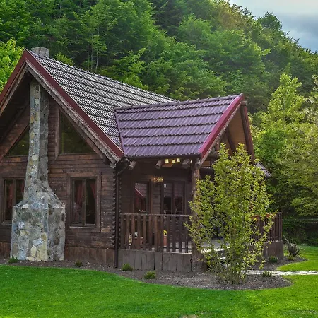 The Little Mountain 롯지 Borlova